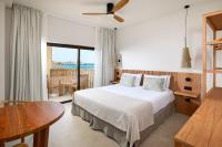 Postel nebo postele na pokoji v ubytování Playa Surf CBbC Hotel