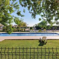 Bazén v ubytování Un Oasis en Hacienda del Álamo nebo v jeho okolí