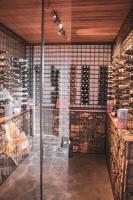 ボン・ジャルジン・ダ・セーハにあるJardim das Pedrasのワインセラー(ボトル入りワイン付)