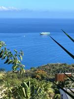 Vue g&eacute;n&eacute;rale sur la mer ou vue sur la mer prise depuis le s&eacute;jour chez l&#39;habitant