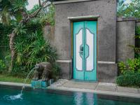 New Pondok Sara Villasの敷地内または近くにあるプール