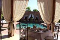 Bazén v ubytování Domaine Casa Cecilia nebo v jeho okolí