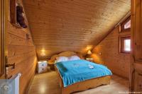 Posteľ alebo postele v izbe v ubytovaní Chalet Les Brimbelles avec Jacuzzi
