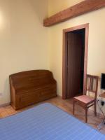 A bed or beds in a room at Taverna dei Guelfi