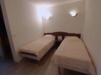 Łóżko lub łóżka w pokoju w obiekcie Duplex 6 pers, skis aux pieds, piscine & sauna - L'Alpe d'Huez - FR-1-405-211