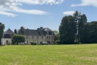 a large house with a large grass field at Le Perchoir Gîte de charme dans château in Brix