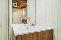 Salle de bains dans l&#39;&eacute;tablissement Stunning Oasis near Louvre and Saint-Honor&eacute; - 1 Bedroom