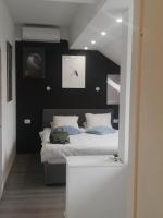 Posteľ alebo postele v izbe v ubytovaní Apartments Simple Teslina