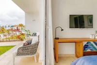 TV a/nebo společenská místnost v ubytování Cana Rock 108 Acceso Directo Piscina Punta Cana