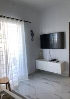TV a/nebo společenská místnost v ubytování Sol Caribe 101 Bayahibe con linda piscina!