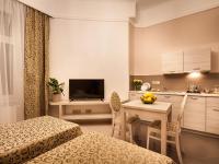 TV a/nebo společenská místnost v ubytování Apartamenty Bonerowska 5