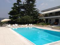 Basen w obiekcie Villa Sergio lub w pobliżu