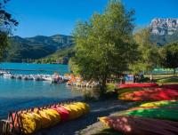 a group of kayaks on the shore of a lake at Chez Pierrette et Eugène Prix nuitée&#47;10 personne in Le Lautaret