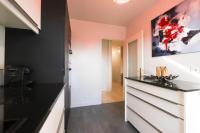 Kuchnia lub aneks kuchenny w obiekcie La Pause annécienne appartement familial