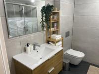 Ein Badezimmer in der Unterkunft oR-Ya Suite