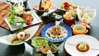 ホテルの敷地内または近くでの食事または食べ物