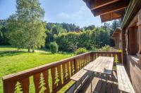 Ogród w obiekcie Les Griottes, véritable chalet de montagne, avec Jacuzzi et Sauna
