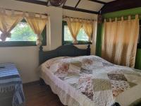 Postel nebo postele na pokoji v ubytování บ้านนางฟ้า เกาะสีชัง Baan Nangfa