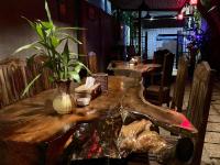 Khu vực ghế ngồi tại Lotus Haven Villa