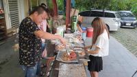 a man and a little girl cooking food on a grill at 光腳丫宜蘭民宿 in Dongshan