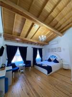 Postel nebo postele na pokoji v ubytování MAVİ PALAS HOTEL