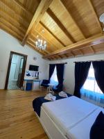 Postel nebo postele na pokoji v ubytování MAVİ PALAS HOTEL
