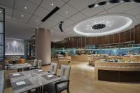 En restaurant eller et andet spisested på Sheraton Shanghai Pudong Riverside