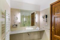 A bathroom at Palazzo Catalani Resort
