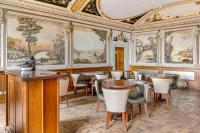 A restaurant or other place to eat at Palazzo Catalani Resort