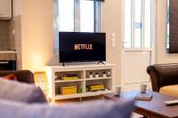A television and/or entertainment centre at Emma's Airport Studio