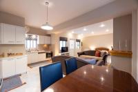 A kitchen or kitchenette at Emma's Airport Studio