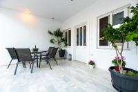 A seating area at Emma's Airport Studio