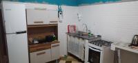 a small kitchen with a sink and a stove at Hospedagem Recanto dos Ties in Abraão
