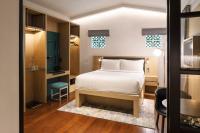 KēSa House, The Unlimited Collection managed by The Ascott Limitedにあるベッド