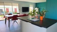 Televízia a/alebo spoločenská miestnosť v ubytovaní Maison récente 4* proche plage avec SPA privatif