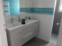 Kúpeľňa v ubytovaní Maison récente 4* proche plage avec SPA privatif