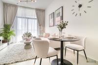 Posezení v ubytování Timeless 1BR at Binghatti Avenue Al Jaddaf by Deluxe Holiday Homes
