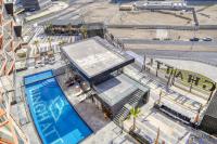 Bazén v ubytování Timeless 1BR at Binghatti Avenue Al Jaddaf by Deluxe Holiday Homes nebo v jeho okolí