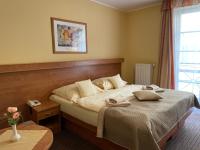 Postel nebo postele na pokoji v ubytování LD PALACE Spa & Kur