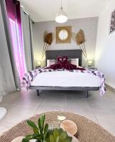 Łóżko lub łóżka w pokoju w obiekcie Candy Cotton - Piscina, Doble terraza, Cocina completa, Wifi y Parking