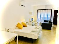 Posteľ alebo postele v izbe v ubytovaní Apartamentos Pintor Losada