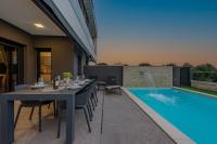 Bazén v ubytování Villa Blue Sky 1 ZadarVillas nebo v jeho okolí