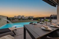 Bazén v ubytování Villa Blue Sky 1 ZadarVillas nebo v jeho okolí