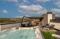 Bazén v ubytování Villa Blue Sky 1 ZadarVillas nebo v jeho okolí