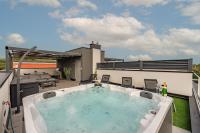 Bazén v ubytování Villa Blue Sky 1 ZadarVillas nebo v jeho okolí