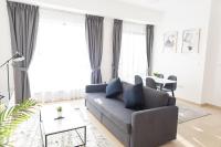 Posezení v ubytování Bahar JBR Apartment by HAPPY SEASON