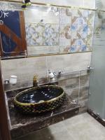 Koupelna v ubytování super lux furnished apartment in Al Muhandeseen with a view on the Nile