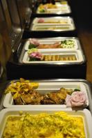 台北台北商旅-大安馆的一堆装满不同种类食物的托盘