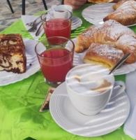 Jedlo v ubytovaní bed & breakfast alebo blízkom okolí