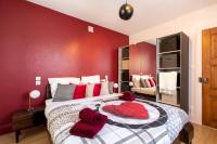a bedroom with a large bed with red walls at Le Sans Souci @Chique@Moderne@Proche du centre-ville 3pieces 2 Chambres in Colmar